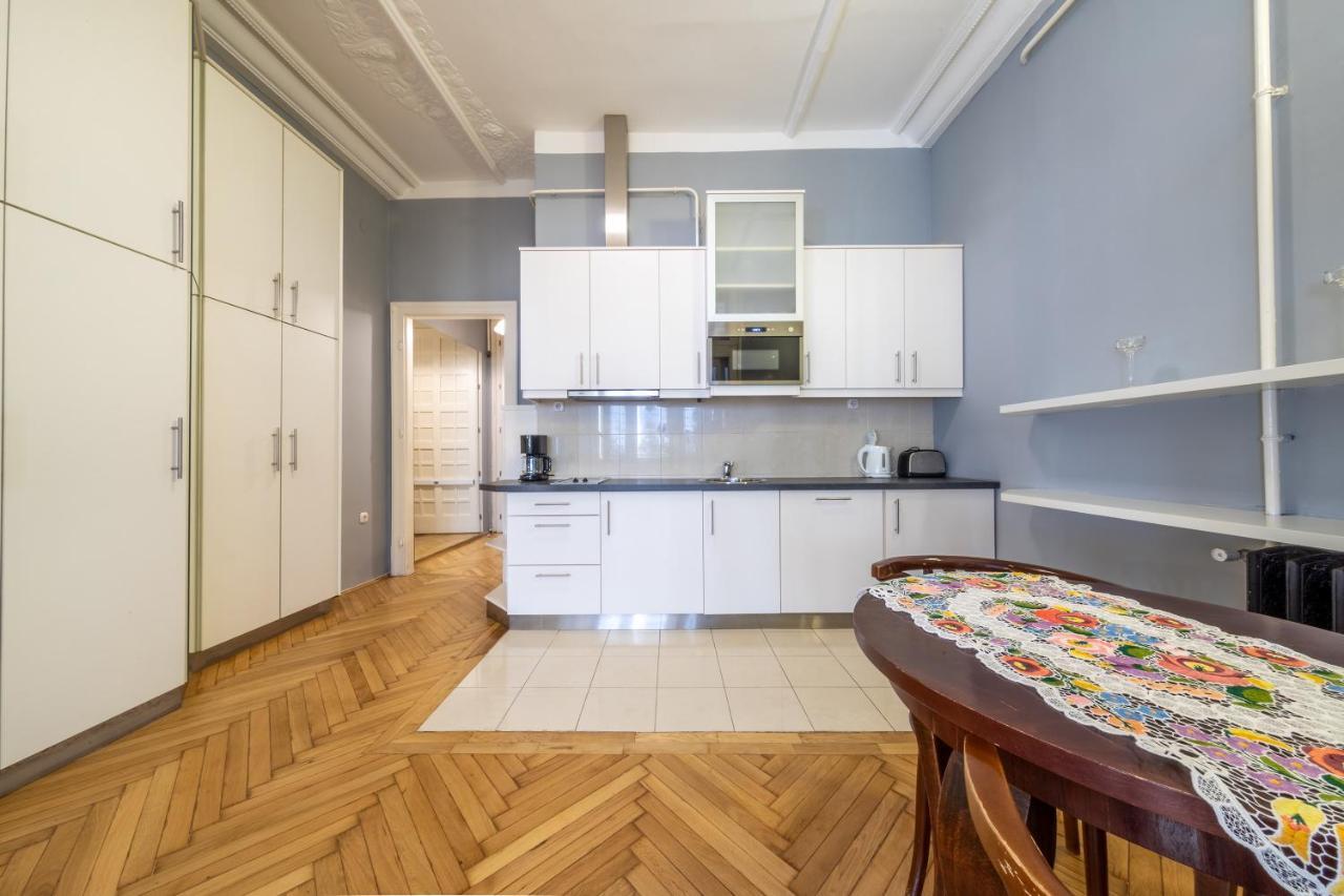 Apartment Elisabeth On Vaci Street Budapest