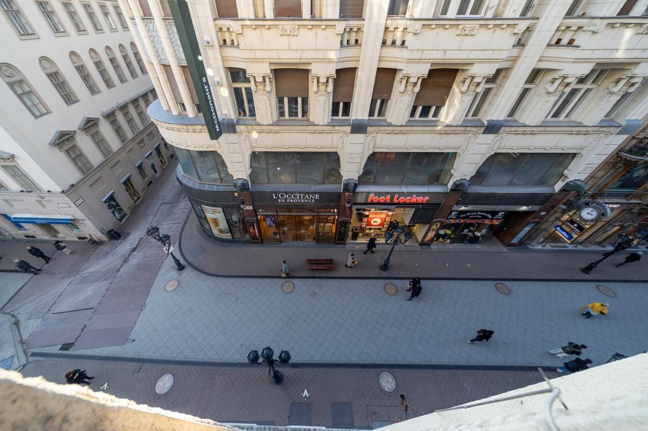 Elisabeth On Vaci Street